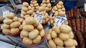 Белорусы стали покупать больше картошки, но меньше гречки: как изменились продажи продуктов в магазинах