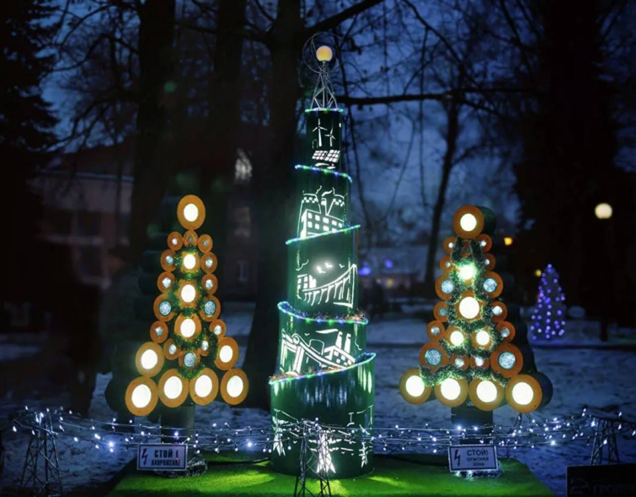 В Гродно определили лучшую елку, которые предприятия поставили в парке Жилибера