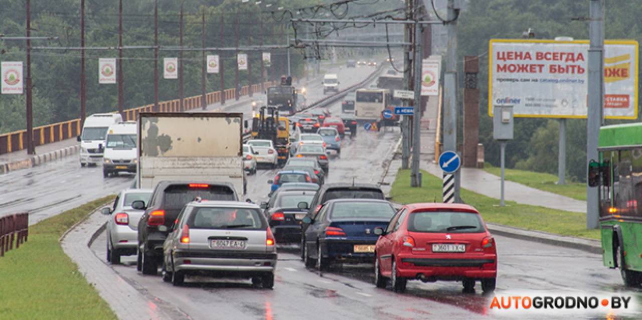 Лучше сразу в объезд: В понедельник с утра в Гродно наполовину закрывают Румлевский мост