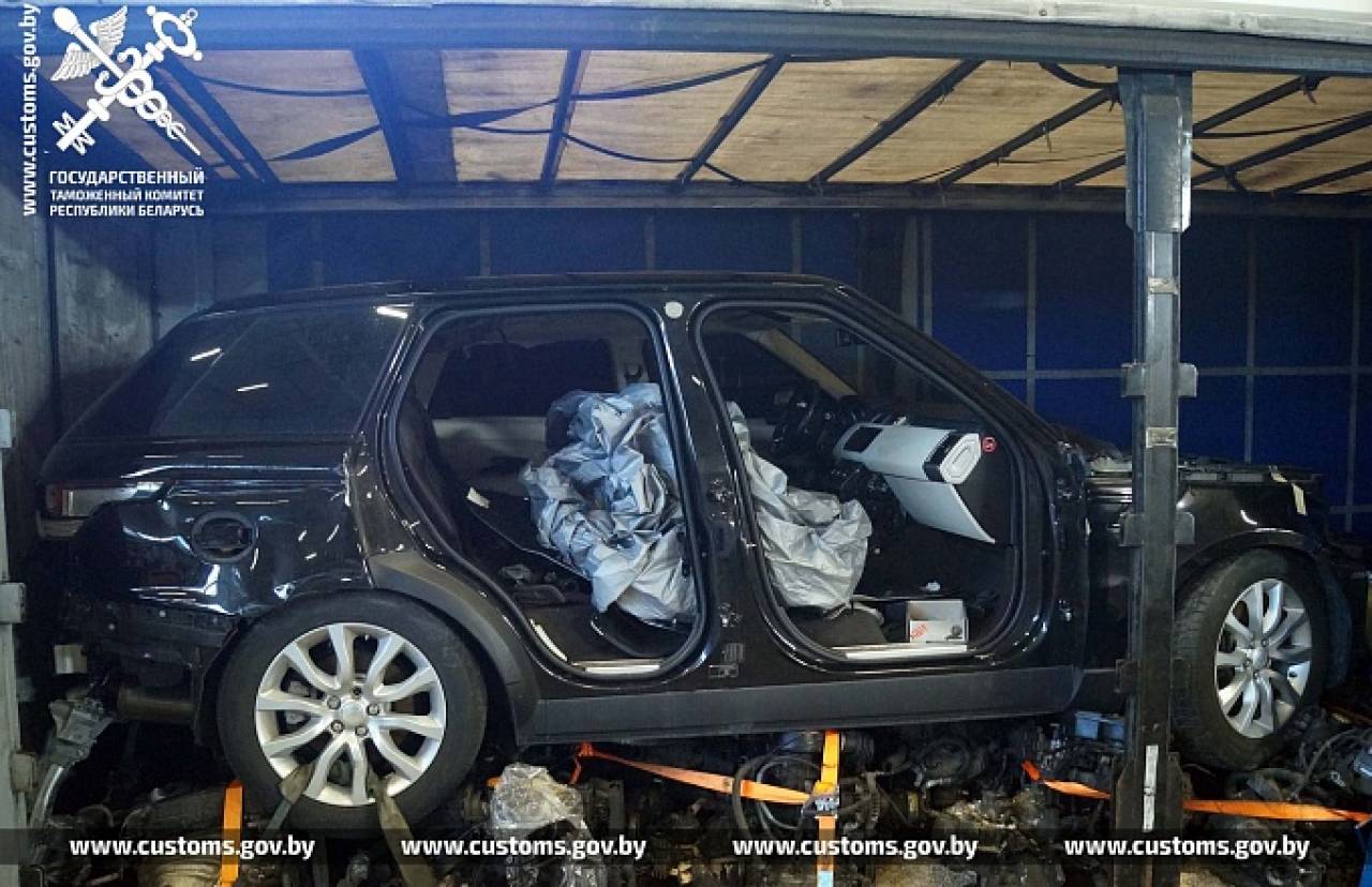 Гродненские таможенники не дали ввезти в страну люксовый Land Rover под видом запчастей