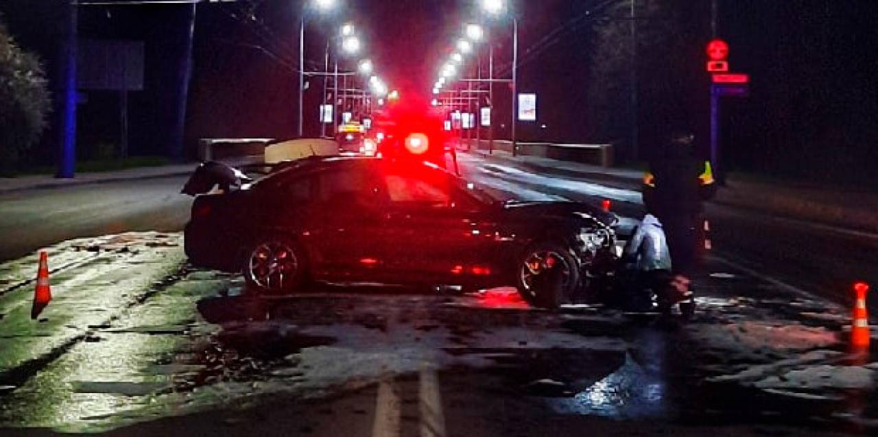 Ночная лобовая авария у Нового моста в Гродно: столкнулись BMW и такси
