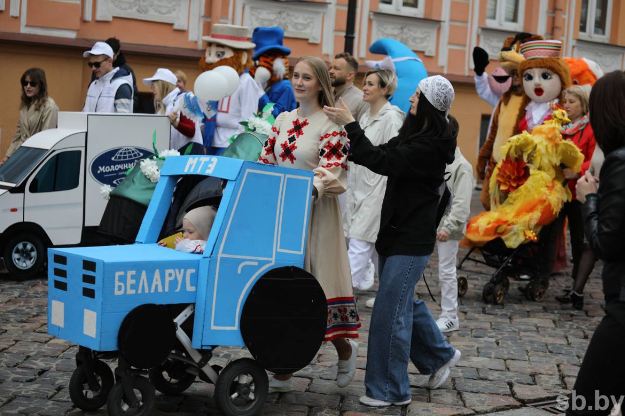 В Гродно прошел парад колясок
