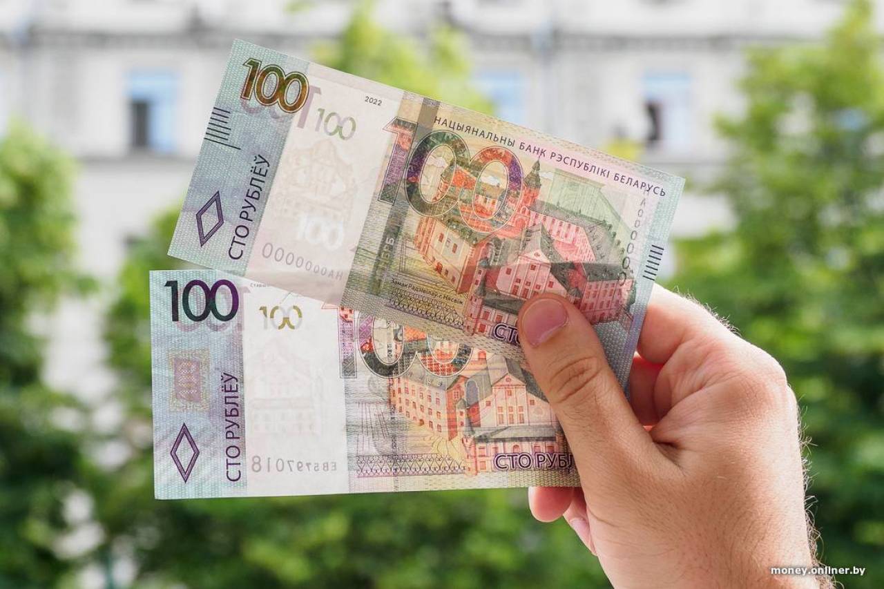Сегодня введены в обращение обновленные 100 белорусских рублей. Чем отличается от «старых»