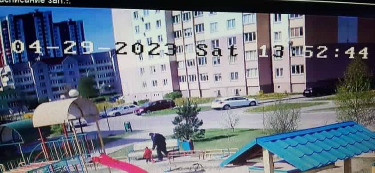 На детской площадке в Гродно украли детский самокат. Вероятнее всего, это сделал дедушка для своей внучки