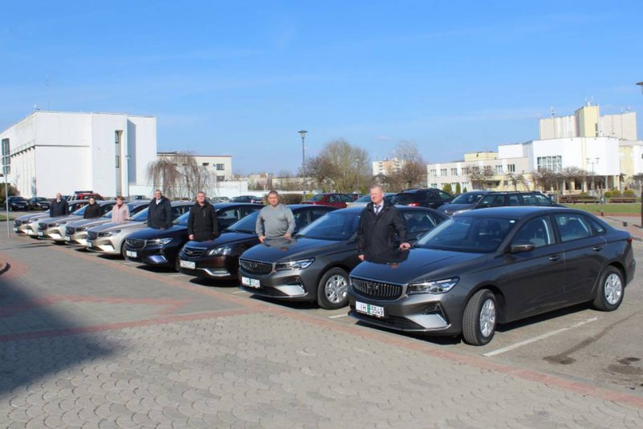 Ранг чиновника сможем узнать по его служебному авто: Лукашенко указом определил, какими машинами смогут пользоваться руководители госорганов и организаций