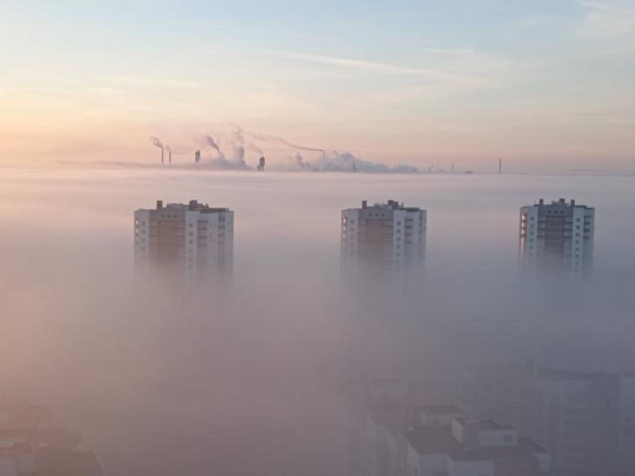 Фотофакт: посмотрите на Гродно в тумане с совсем необычного ракурса