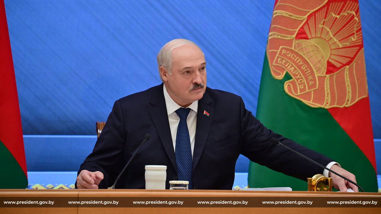 Лукашенко разрешил отдавать «толковым» частникам в аренду колхозы