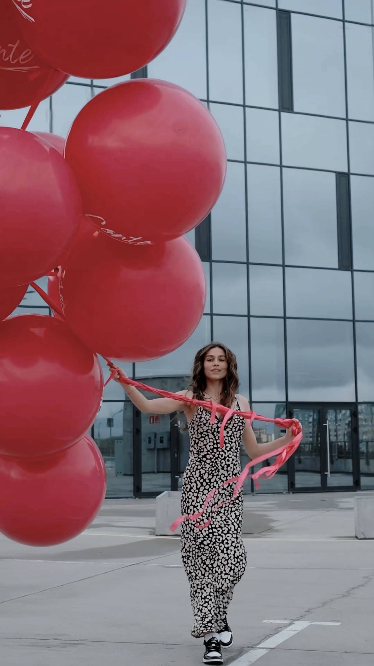 Гигантская связка из 25 метровых шаров появилась в TRINITI: рассказываем, для кого