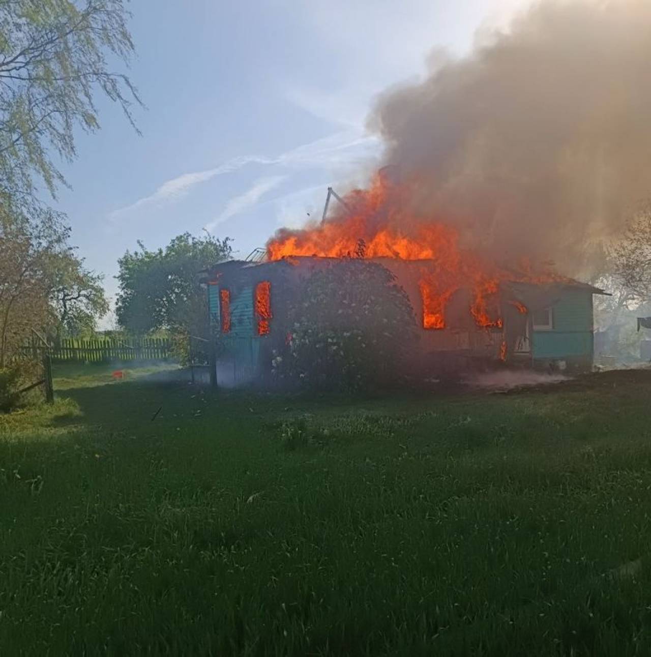 В Гродненской области за сутки горели четыре дома, погиб один человек
