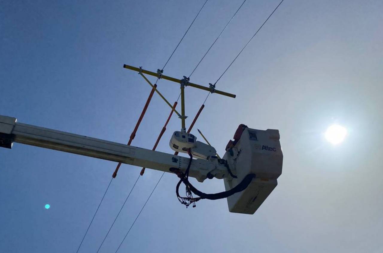 Гродненские энергетики освоили метод ремонта ЛЭП под напряжением без отключения потребителей от электричества