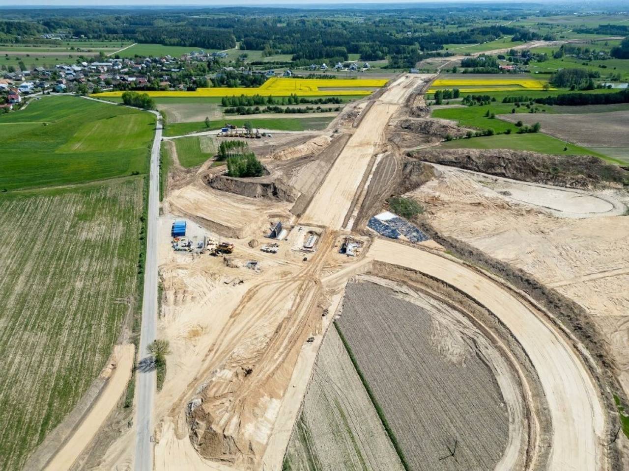 Польша очень быстро строит скоростную дорогу к закрытому пункту пропуска на границе с Беларусью