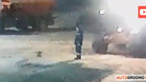 Трагедия на территории ДЭУ в Лиде попала на видео: Нетрезвый водитель погрузчика насмерть ударил ковшом своего коллегу