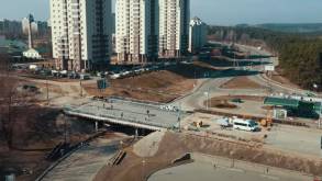 Окончание ремонта Нового моста в Гродно все ближе — начинают укладывать асфальт на подъезде к переправе