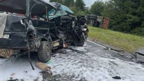 Грузовик в кювете, микроавтобус разорвало: под Новогрудком произошла жуткая авария