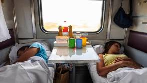 Ночь под стук колес: Где в Беларуси можно выспаться в поезде и сколько это стоит?