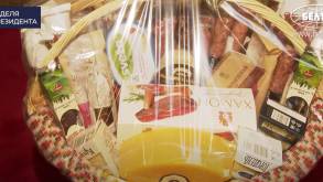 «Целый набор современных, новых продуктов»: Лукашенко вручил подарки Президенту Кении, а там снова колбаса и сыр из Гродно и Бреста