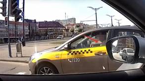В Гродно инспекторы ГАИ на «гражданском» авто понаблюдали за машинами такси: посмотрите на самые частые нарушения и отговорки водителей